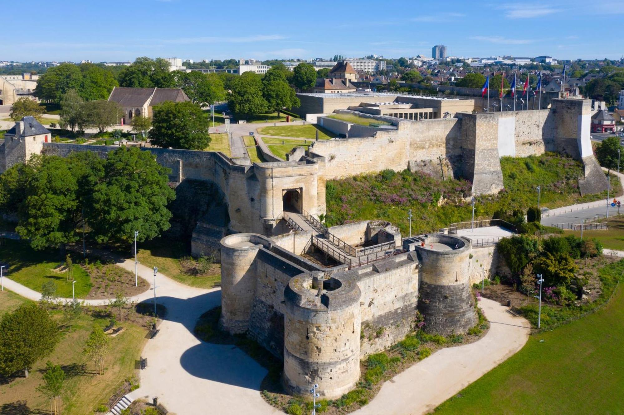 Le Castel D'Orne - Piscine Et Terrasse Кан Екстериор снимка