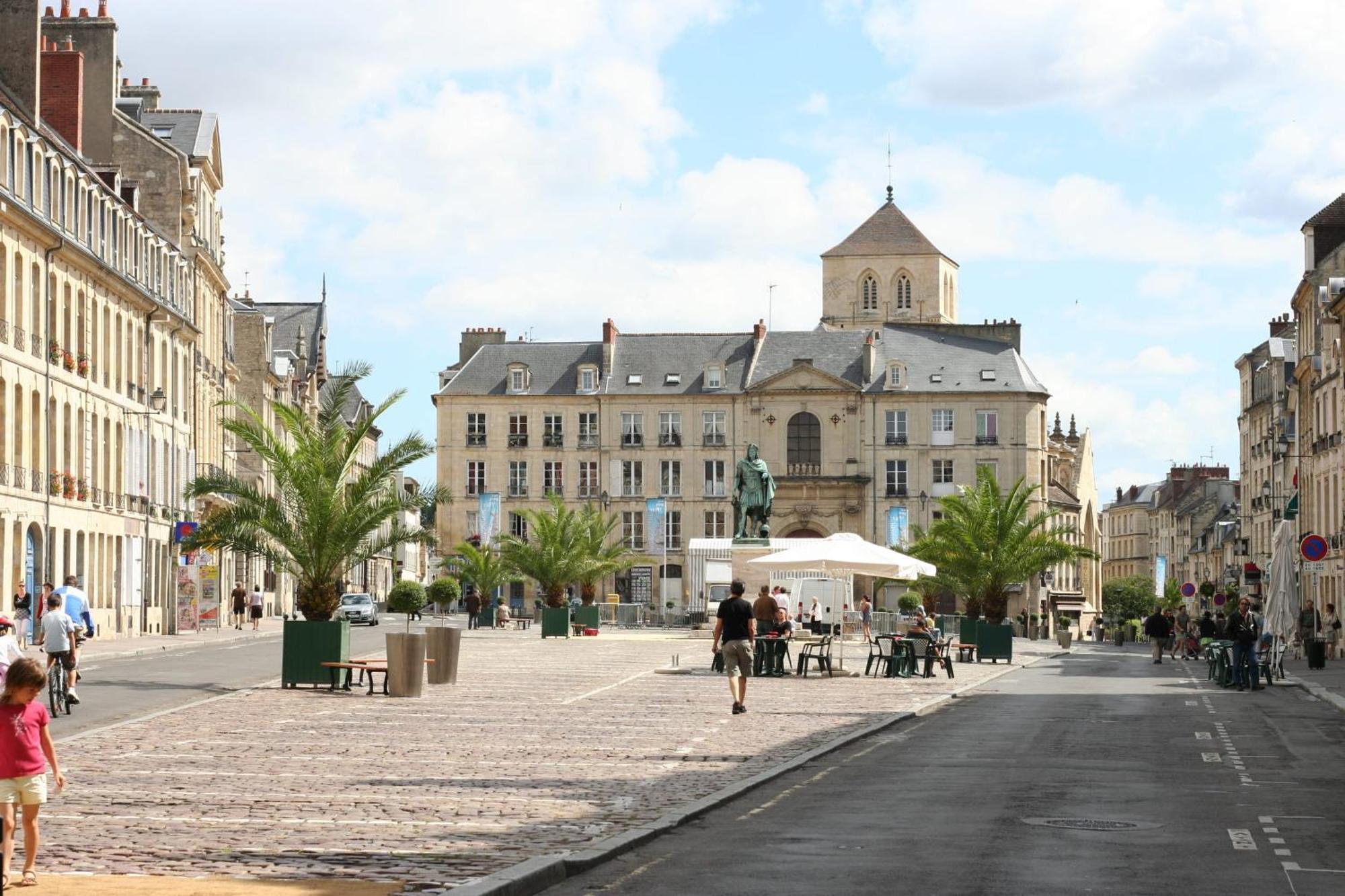 Le Castel D'Orne - Piscine Et Terrasse Кан Екстериор снимка